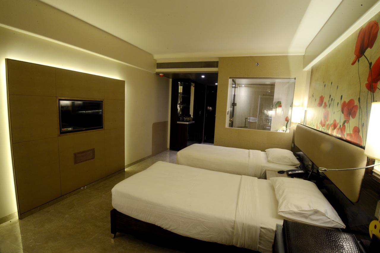 Sai Palace Grand, Malad Mumbai Kültér fotó