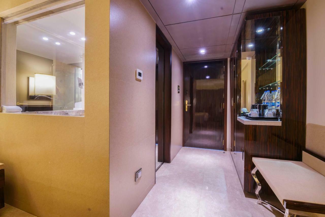 Sai Palace Grand, Malad Mumbai Kültér fotó